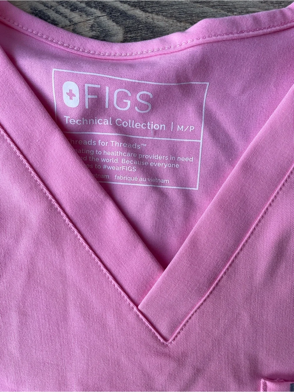 🩷Figs Sunrise pink scrub top🩷